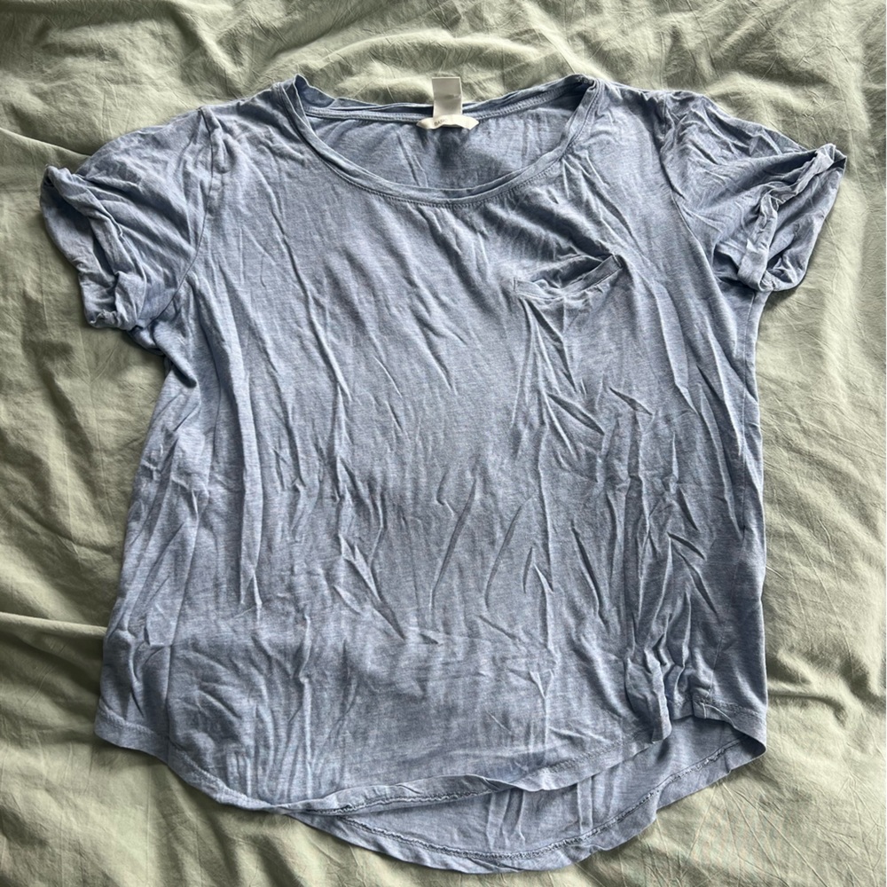 Blue tee with pocket